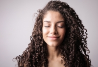 Sleeping with curly hair: tips for pillow-proof curls